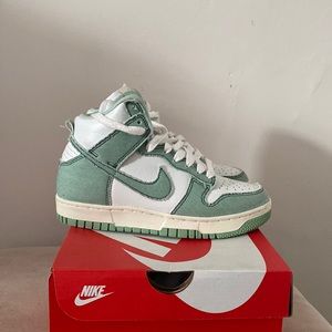 Nike dunk high top Enamel Green/Summit White